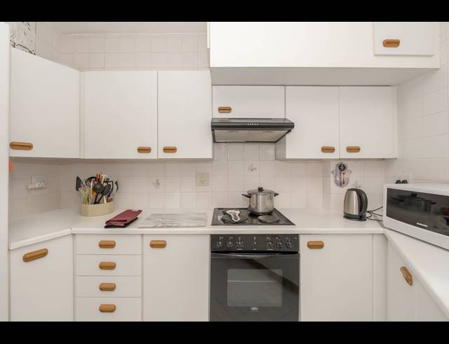 2 BEDROOM APARTMENT TO LET IN THREE ANCHOR BAY